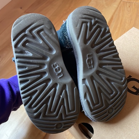 UGG Classic II Metallic Glitter - Picture 10 of 11